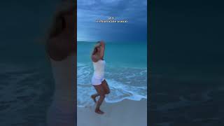 guys the storm is brewing #fyp #beach #viral #summer #influencer #bahamas #pinkpalmpuff