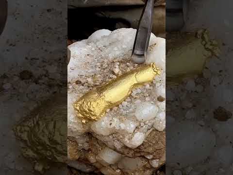Gold Mixed in Dirt & Rocks 👍 #jewelry #gold #shorts