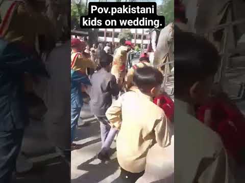 Pasia panko Pakistani bacho ka tamasha dekho #viral #funnyshorts #funny #wedding #viralshorts