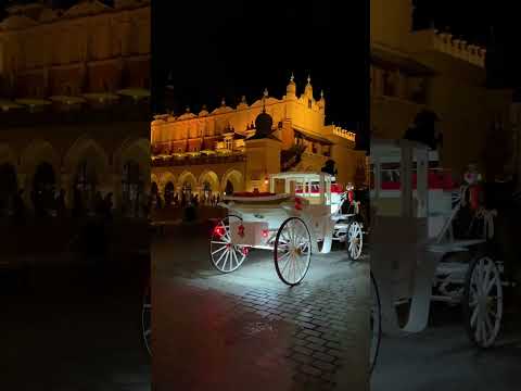 Krakow by night 🇵🇱 💫#krakow #atrakcjekraków #corobiéwkrakowie #visitcracow #cracow