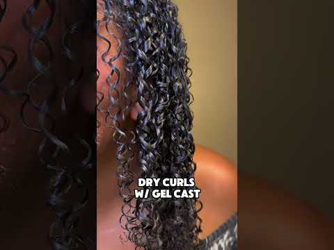 Breaking the gel cast is always so satisfying 😮‍💨 #curlyhair #washday #washngo #curldefinition