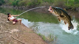 拿兩隻大白鵝換釣費，美女直接把魚王釣上來！老闆當場反悔！【女釣友微微】