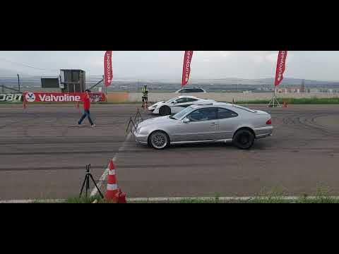 CLK55 Kompressor vs McLaren 570S