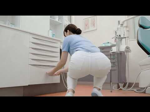 後ろ姿美人  |  歯科衛生士のヒップラインが映えるコーディネート【AI Look book 】