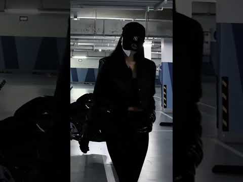 你说这天下的乌鸦他是一般黑 #反差变装 #机车女骑 #拽姐穿搭 #抬眼杀 #音樂 #摩托車 #天下的乌鸦一般黑 #音樂 #抖音