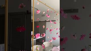Floating flowers – the new table decor trend! ✨🌸 Try this magical setup for your next event!