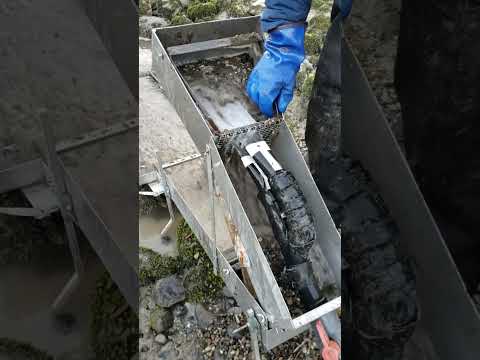 Highbanker Hopper Dump Using Custom Claw #goldmining #highbanker #highbanking