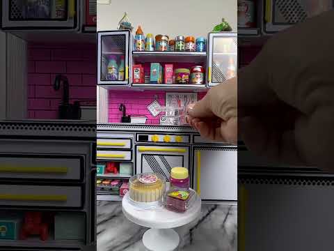 Show Stopping Berry Charlotte! Miniverse Make It Mini  #miniversemakeitminifood #miniverse #mga