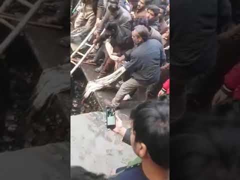illegal mobile stall at Hall road Nala drain felt down with shopkeepers. Allah mehfoozvrakhy sab ko.