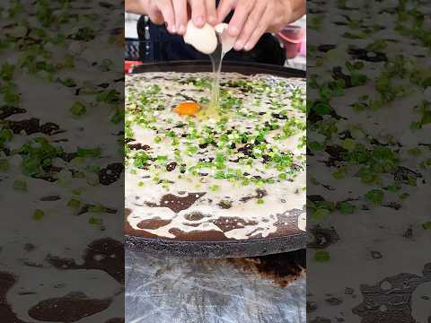 Must-try Oyster Omelette in Kuala Lumpur Malaysia #streetfood #streetfoodking #kualalumpur #malaysia