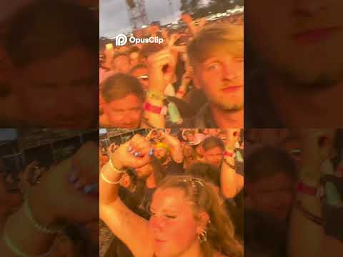 Crowd Goes Wild! KORN Epic Stage Greeting !