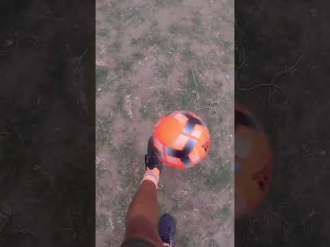 how I see a juggling ball #shorts #football#messi #ronaldo#skills #sportsmania