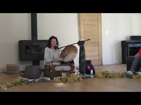 MarieCharlotte - Que l'animal sorte !! ( Extrait cercle de chant )