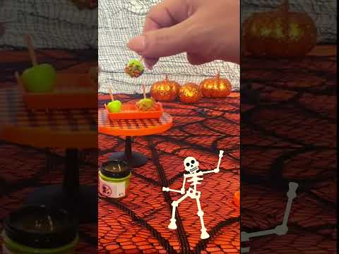 Miniverse Halloween Series Caramel Apples #diy #miniature #diycrafts #miniatures #halloween2023