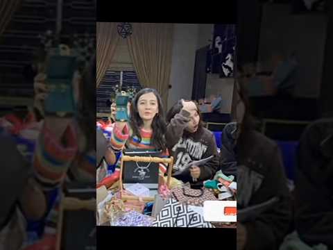 Rabia's mother gifted her Gold Earrings on her Birthday #rabiafaisal #sistrology #hirafaisal#mothers