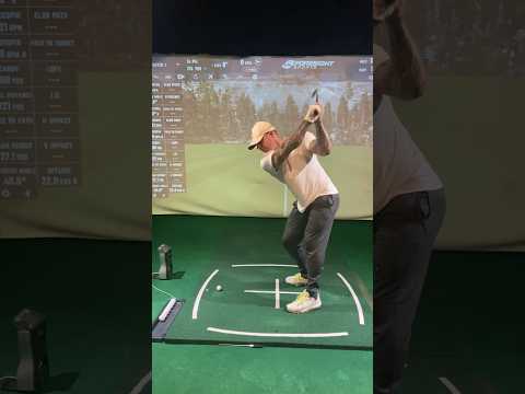 Meach MOVING it cleaning up some pelvic tilts in transition. #golf #golfexercise #simgolf #golfswing