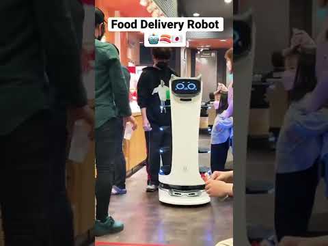 Food Delivery Robot 🤖🤖🍣🍖 in Japanese Restaurant - Japan Travel #shorts