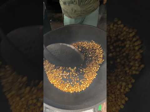 How to make Roasted Chana in Street #streetfood #food #humanstreetfood #chana #roastedchana #shorts