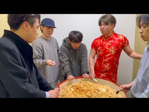I made too much fried rice so I'm going to make my boss eat it all