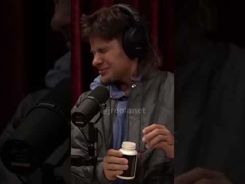 JOE helps THEO VON discover ANOTHER DIMENSION with smelling salts 😂😂 #shorts #joerogan #theovon