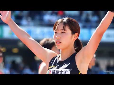 美人アスリート。両手を高く上げて腋を見せる。AI。