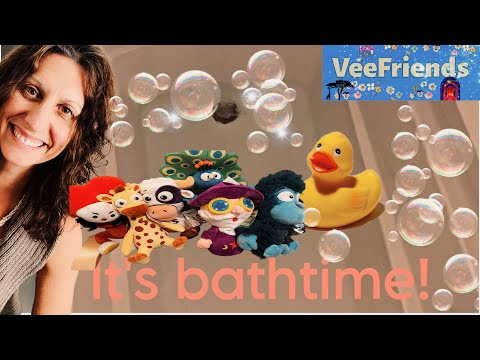 It’s bathtime! Playing with veefriend toys.