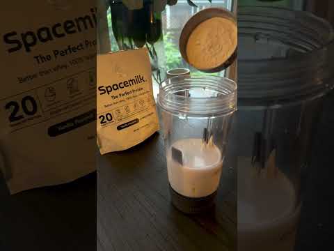 🍵 matcha protein shake ✨ 35 g protein · 315 cals Craving that iced-matcha latte vibe and trying to