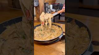 Pasta that don’t miss! #pastarecipe #onepandinner #chickenpasta #cheesepull