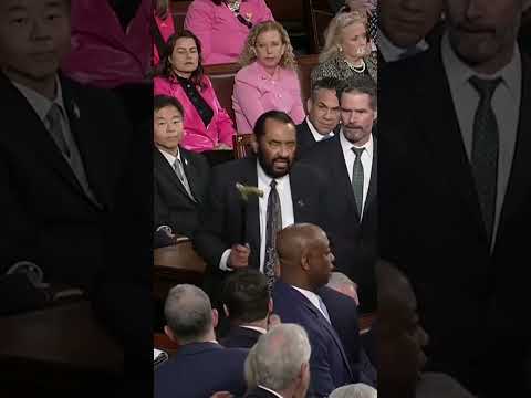 Rep. Al Green removed from House chamber after disrupting Trump address