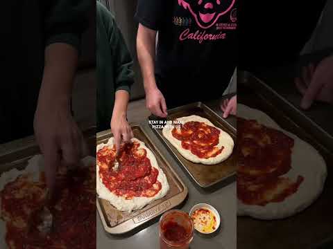 My fav type of date night #pizzanight #datenight #athome #cookwithme #homemadepizza #dailyvlog