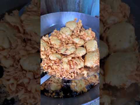 Pune street food FC road #pune #fcroad #vadapav