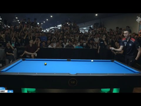 Fedor Gorst entertains the crowd with an incredible shot!