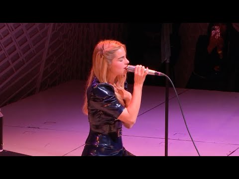 Addison Rae - Headphones On (Live at The GRAMMY Museum, NYC)