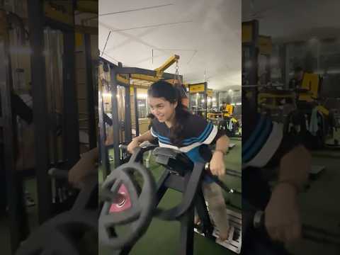 Barish me bhi gym nhi rukni chaiye 😼 exam h per book hi nhi 🤡 #littleanushkavlogs #minivlog