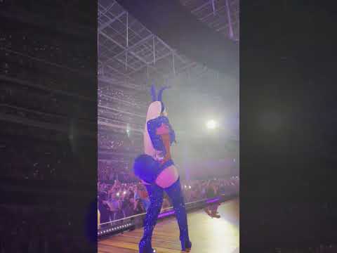 Un Honor siempre, mis Dos Noches Consecutivas con @BadBunnyPR ❤ #ivyqueen #badbunny #unveranosinti