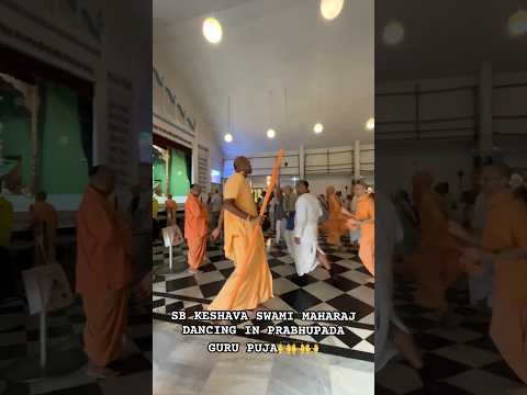 SB KESHAVA SWAMI MAHARAJ DANCING IN SRILA PRABHUPADA GURUPUJA🙌🙌🙌 #iskcon #mayapur #swamimaharaj