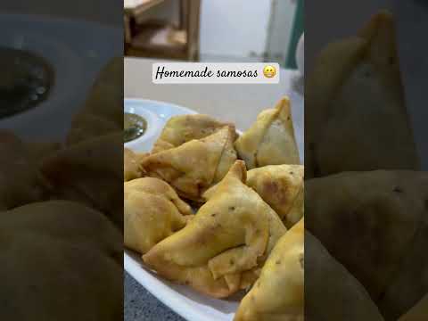 #homemade #samosa #cookingvideo #foodvlog #foodshorts #foodies #happhappy #positivethinking #snacks