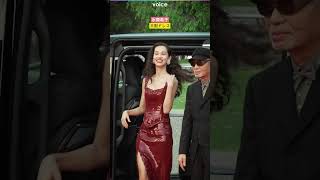 水原希子、細野晴臣と登場　深スリットの大胆ドレス　#MAJ2025