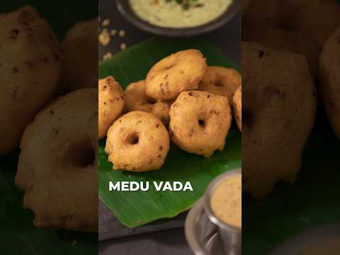 Crispy Medu Vada | Vada Recipes | South Indian Vada  #shorts #meduvada