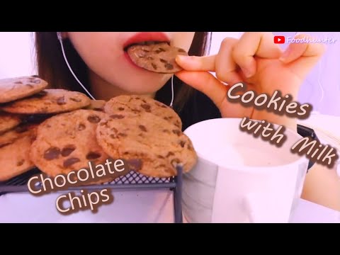 ASMR ~CHOCOLATE CHIP COOKIES !! With Milk~