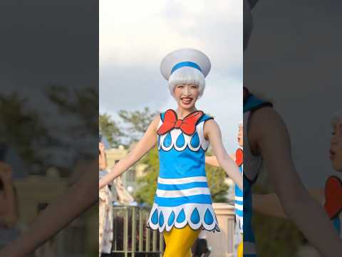 先頭のお姉さん！やっと見ることがでいました！素敵でしたー #ディズニー #ディズニーランド #ディズニーダンサー #ドナパル#パルパルーザ