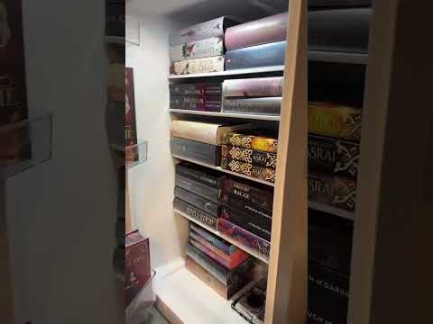 im kinda broke 🥲 . . . credits ( TikTok : moerles.welt ) #bookaddict #bookbites #books #booktubetbr