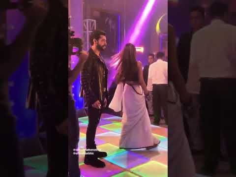 Vani Dancing Together on Set of Naagin5// Romantic Dance By Vani ||