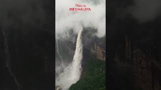 📍NohKaLikai Falls, Meghalaya⛈️ #shorts #ytshorts #cherrapunjee #meghalaya #waterfall