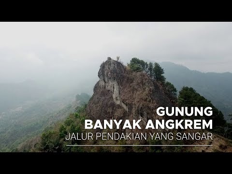 Gunung Banyak Angkrem dengan puncak yang terjal.