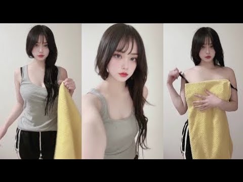 【ポロリ】タオル１枚で隠しながら、生着替えに初挑戦！ノーブラノーパンに..