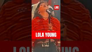 Lola Young said it like it is – One Thing (Live) 😈