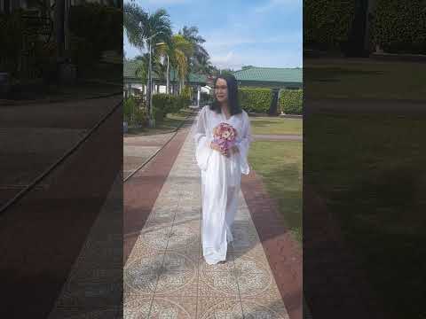 Pretty bride walks like this 😁 #myweddingday
