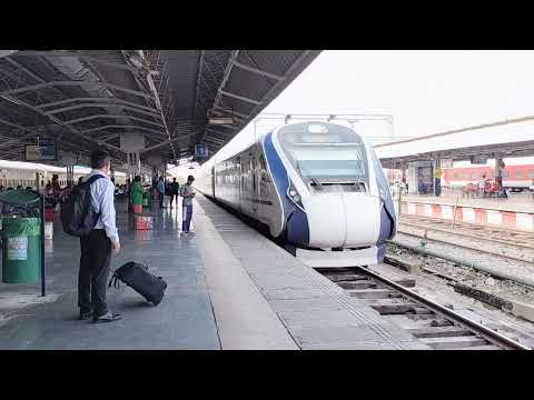 vande Bharat train#youtubeshorts #pinkysingh #explore#moreviews #trendingvideo #voice #vlog