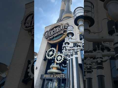 STILL FULL FROM THIS MILKSHAKE!! Just a few steps away from Universal Studios Orlando!! 😛🥛
